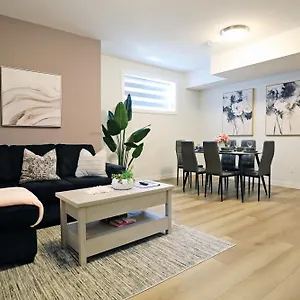  Holiday home Downtown King Beds,long Stays,disney+ Canada